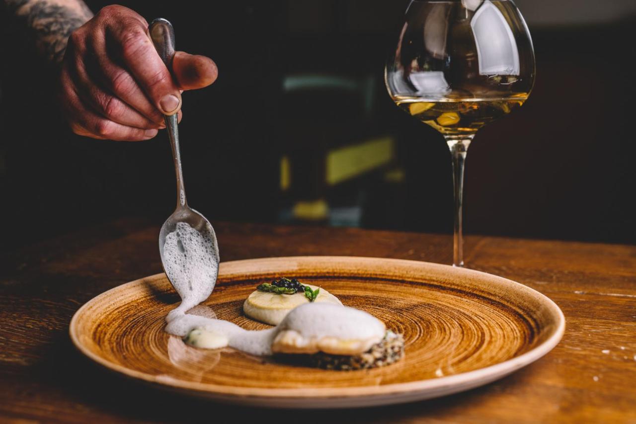 Отель Kabaj Wine & Dine Доброво Экстерьер фото